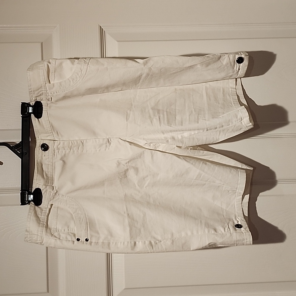 Karen Scott white shorts size 14
